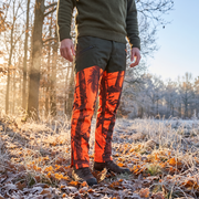 Percussion Lovačke Pantalone Predator Camo Blaze u prirodi
